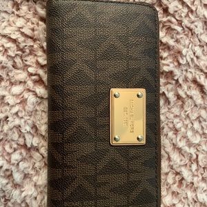 Michael Kors Wallet/ clutch